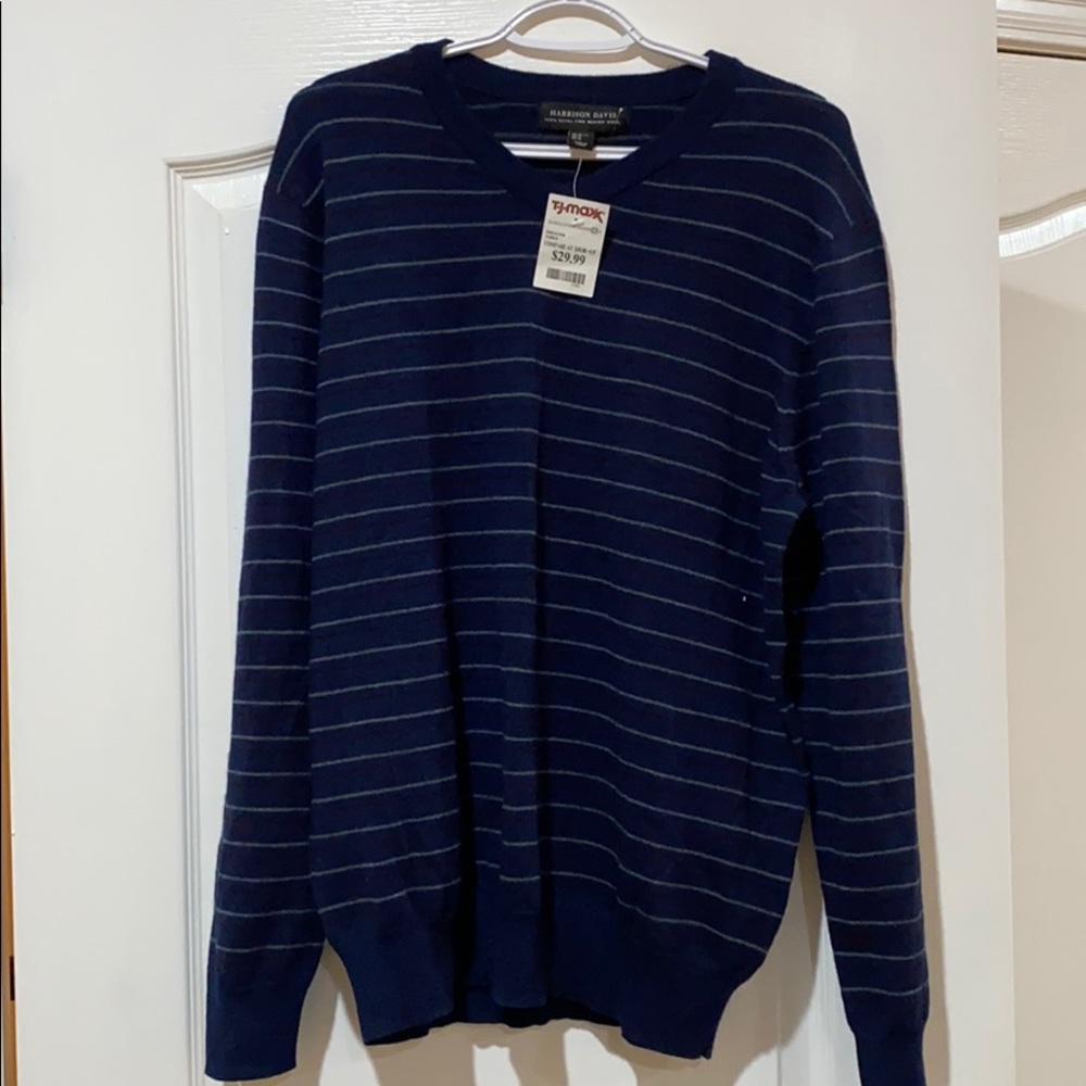 Men’s V-Neck Sweater